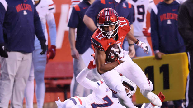 Utah Utes wide receiver Devaughn Vele (17) breaks a tackle from Arizona Wildcats cornerback Ephesians Prysock (7) in the first quarter at Rice-Eccles Stadium.
